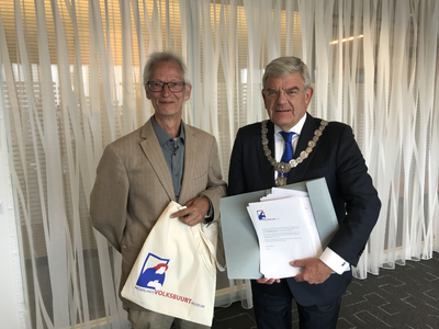 878141 Portret van Albert van Wersch, directeur van het Nederlands Volksbuurtmuseum (Waterstraat 27-29) en burgemeester ...